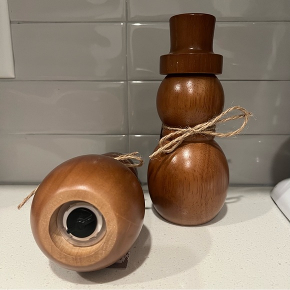 COPY - ONLY One - NWT Snowman Salt/pepper grinder - Picture 3 of 5